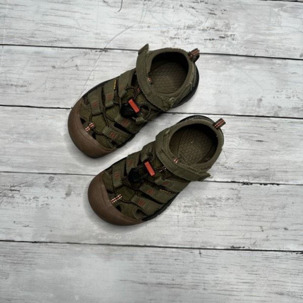 Keen kids sandals green and orange details 11